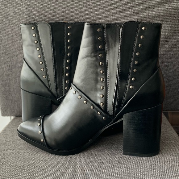 Report Shoes - Studded 3” Ankle bootie 👢 6.5 Wmn